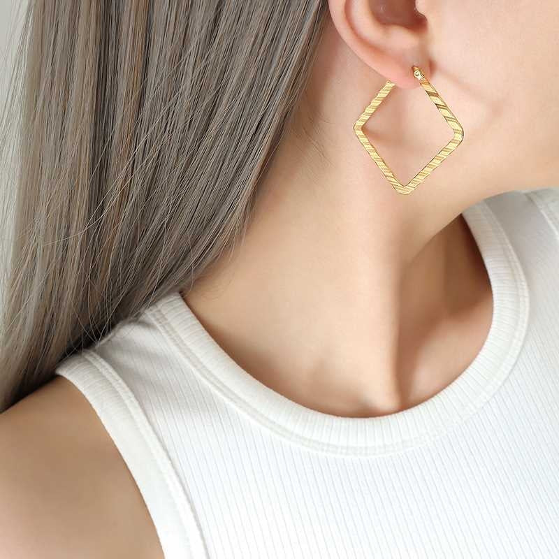 Square Hoop Earrings 4 cm.