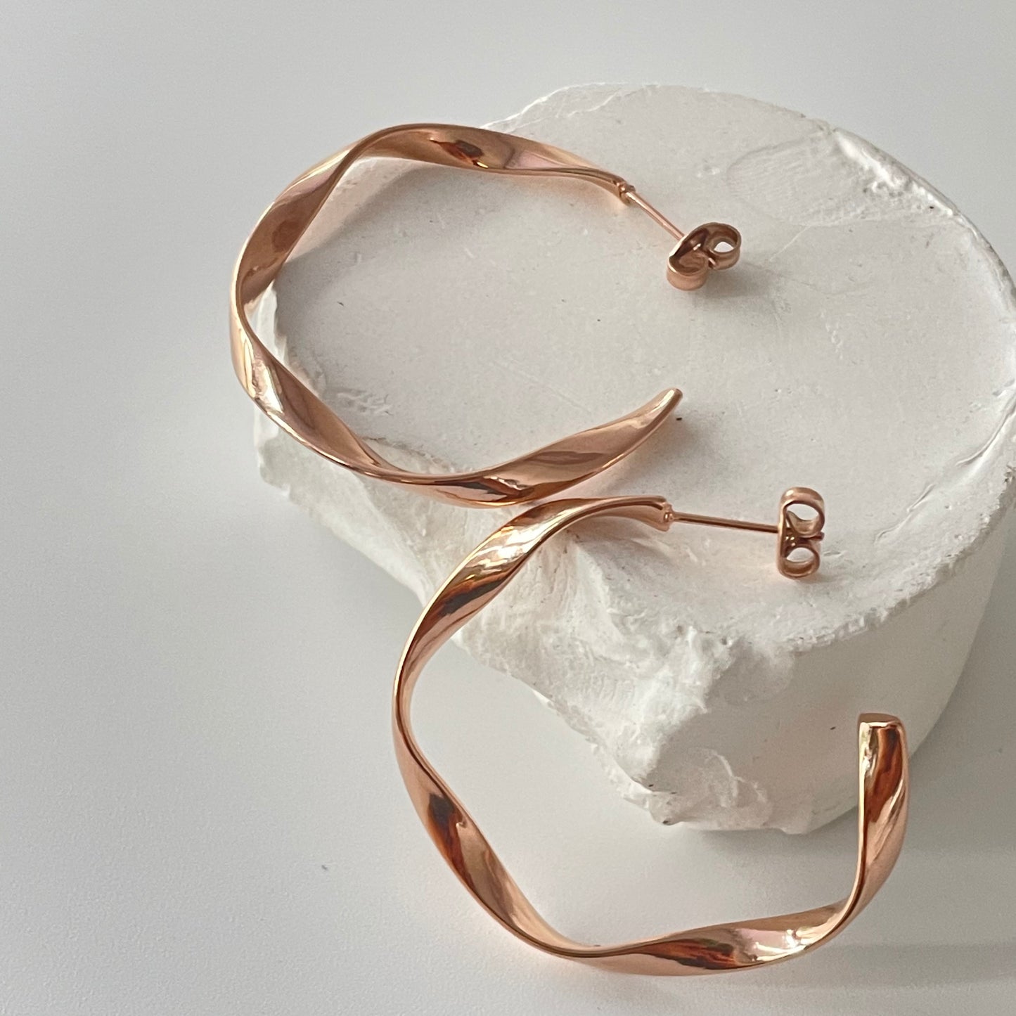 Hoop Earrings Twisted Rose Gold 3.5 cm.